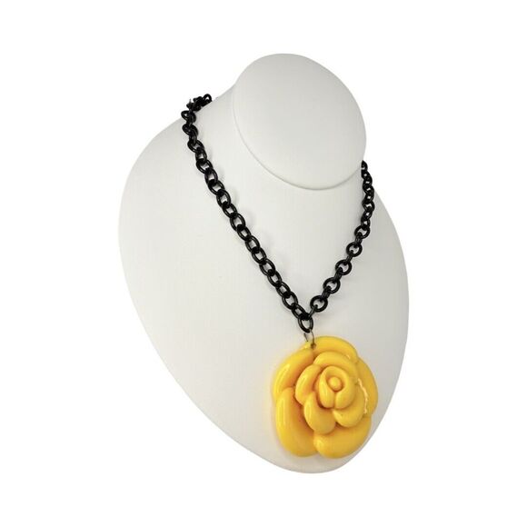 VTG Yellow Molded Rose Pendant Necklace 16” Black Chain Cottagecore Bold - Picture 6 of 14